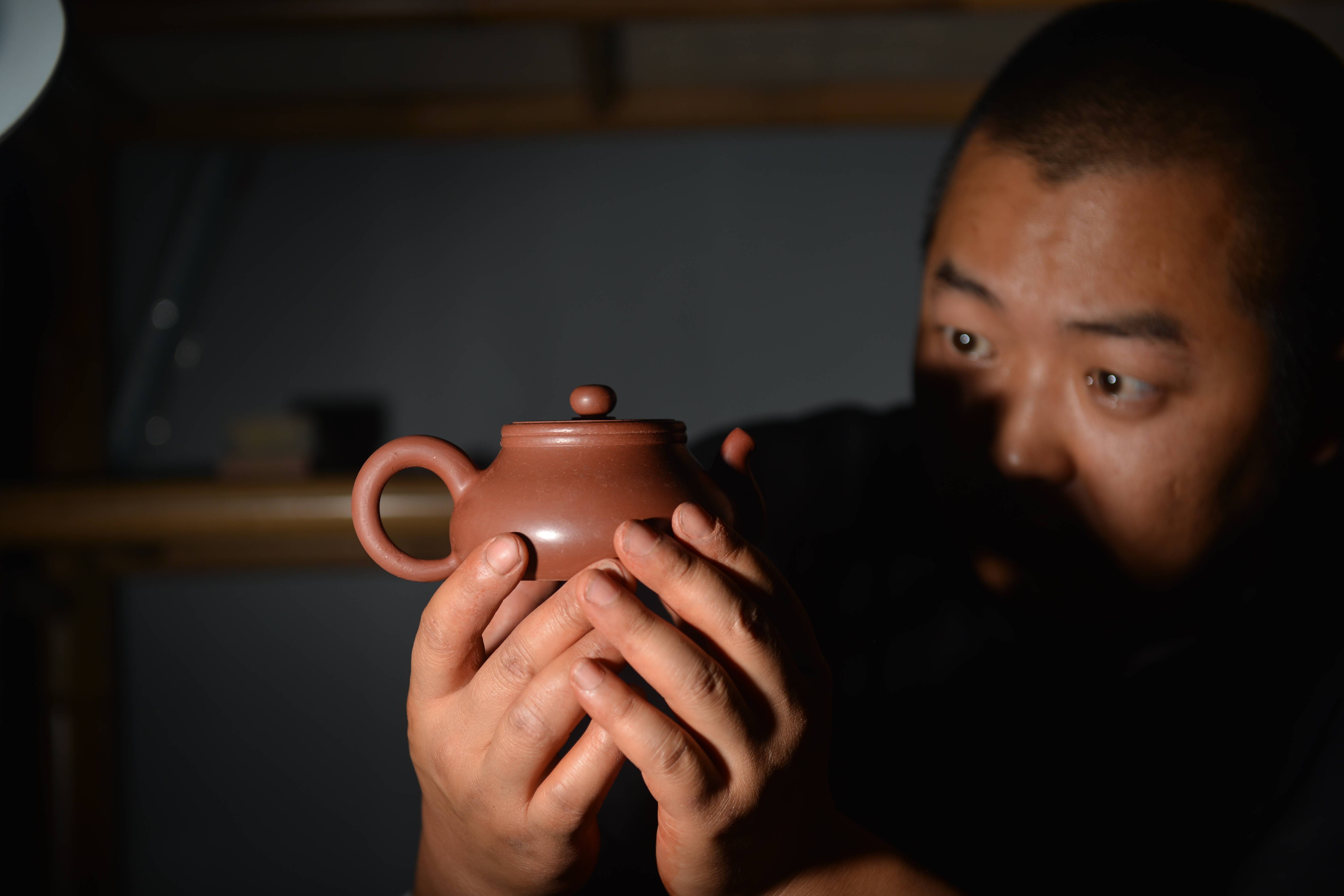 电焊工学艺十年成制壶大师作品一上市就被抢空