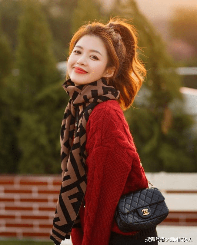 天气 红色作为众多颜色中最惹眼的颜色,越来越成为时尚女性的心头好了