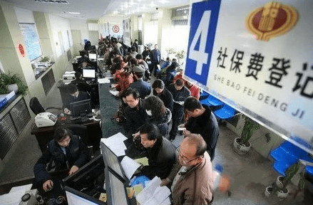 一,办理方式: 深圳市社保局官网 社保经办窗口 自助服务终端(近期上线