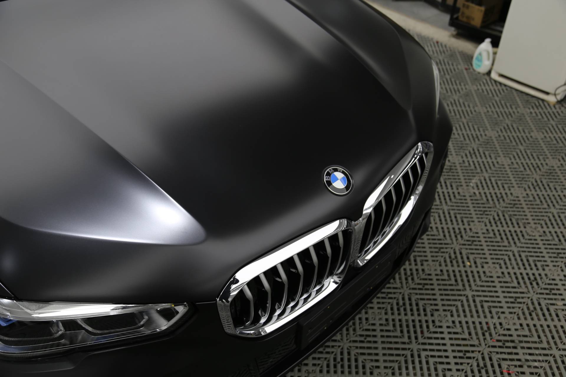 宝马x5济南欧瑟全车装贴xpel哑光隐形车衣 电动踏板