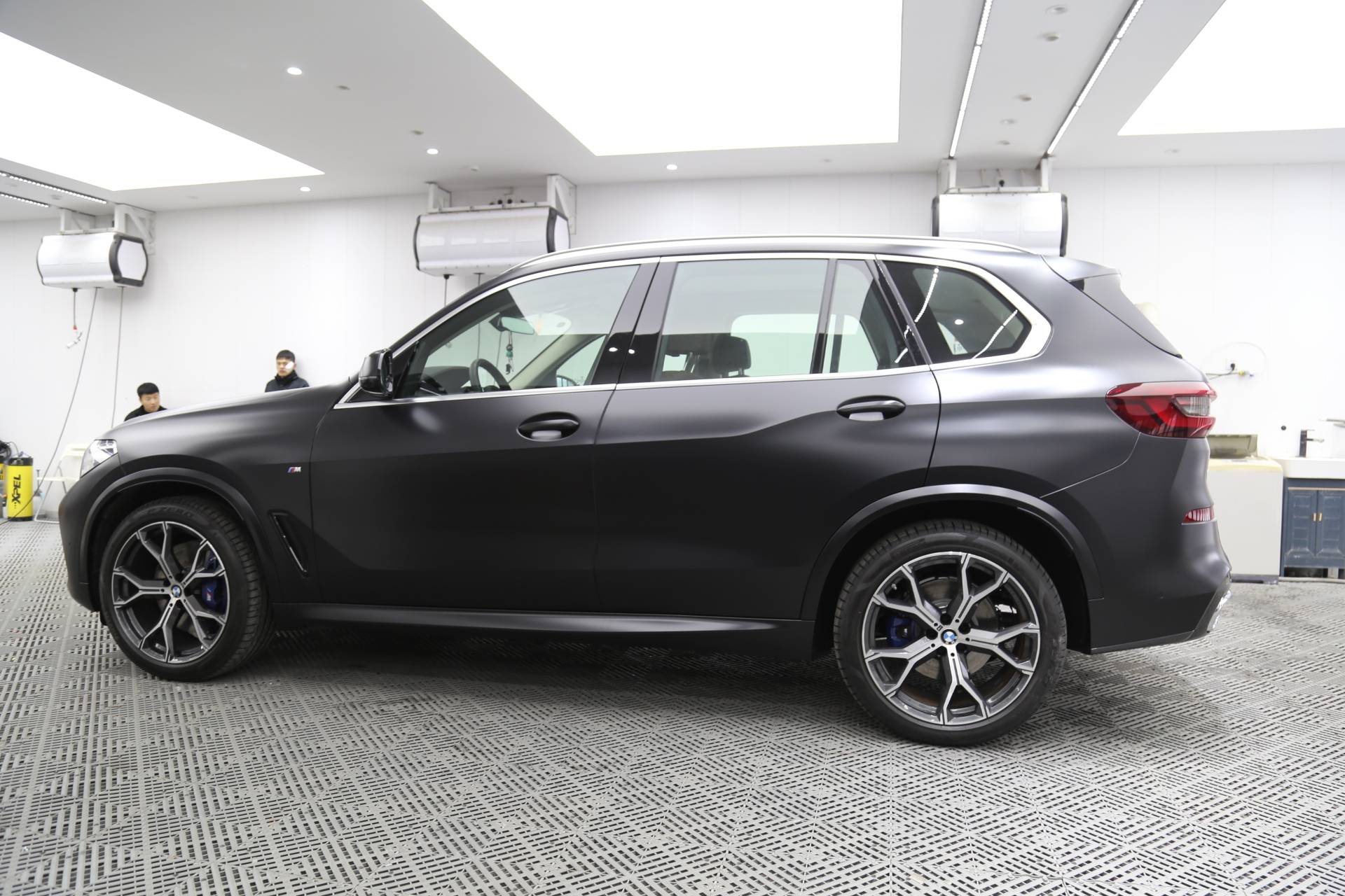 宝马x5济南欧瑟全车装贴xpel哑光隐形车衣 电动踏板