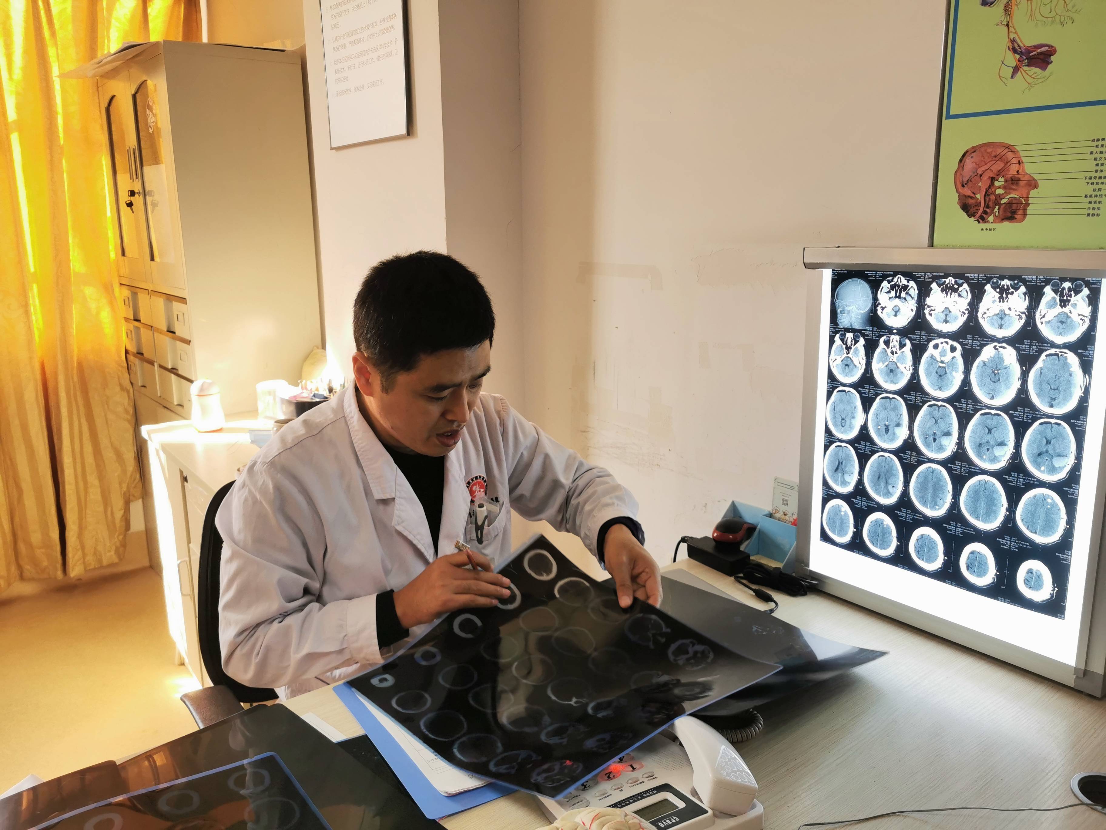 大脑|男子脑囊虫致头痛难忍，昆明南大脑科医院为其除虫镇痛