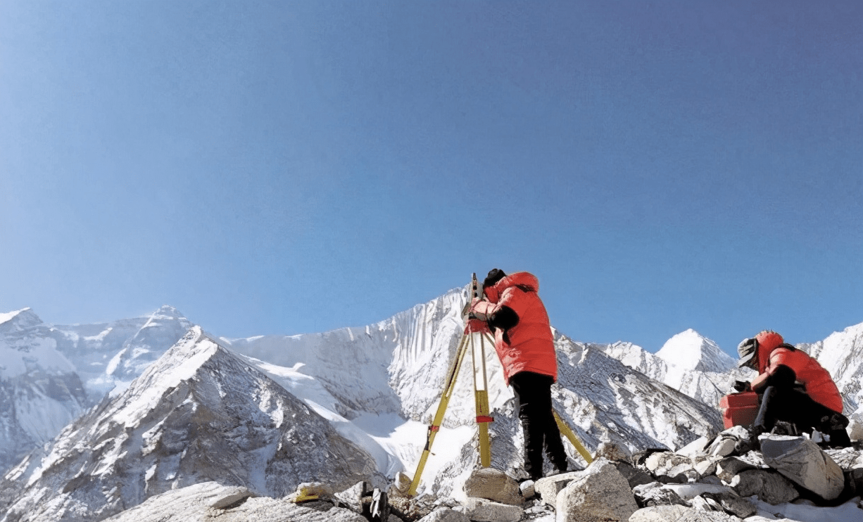 珠穆朗玛峰测量兴师动众，科学家是怎么勘测高度的？今天算明白了