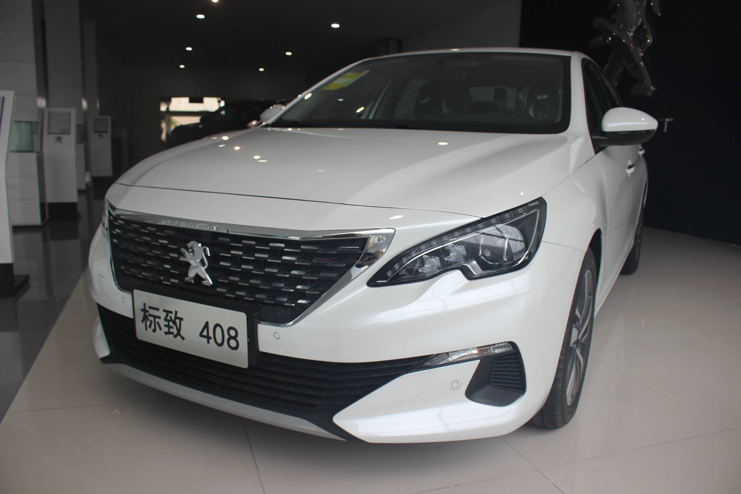 新伊兰特和20款标致408怎么选谁的性价比更高看完你就明白了