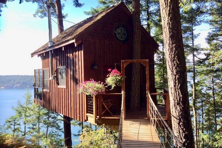 在《哈利·波特》作品里,给我们印象最深刻的户外小屋子就是海格小屋