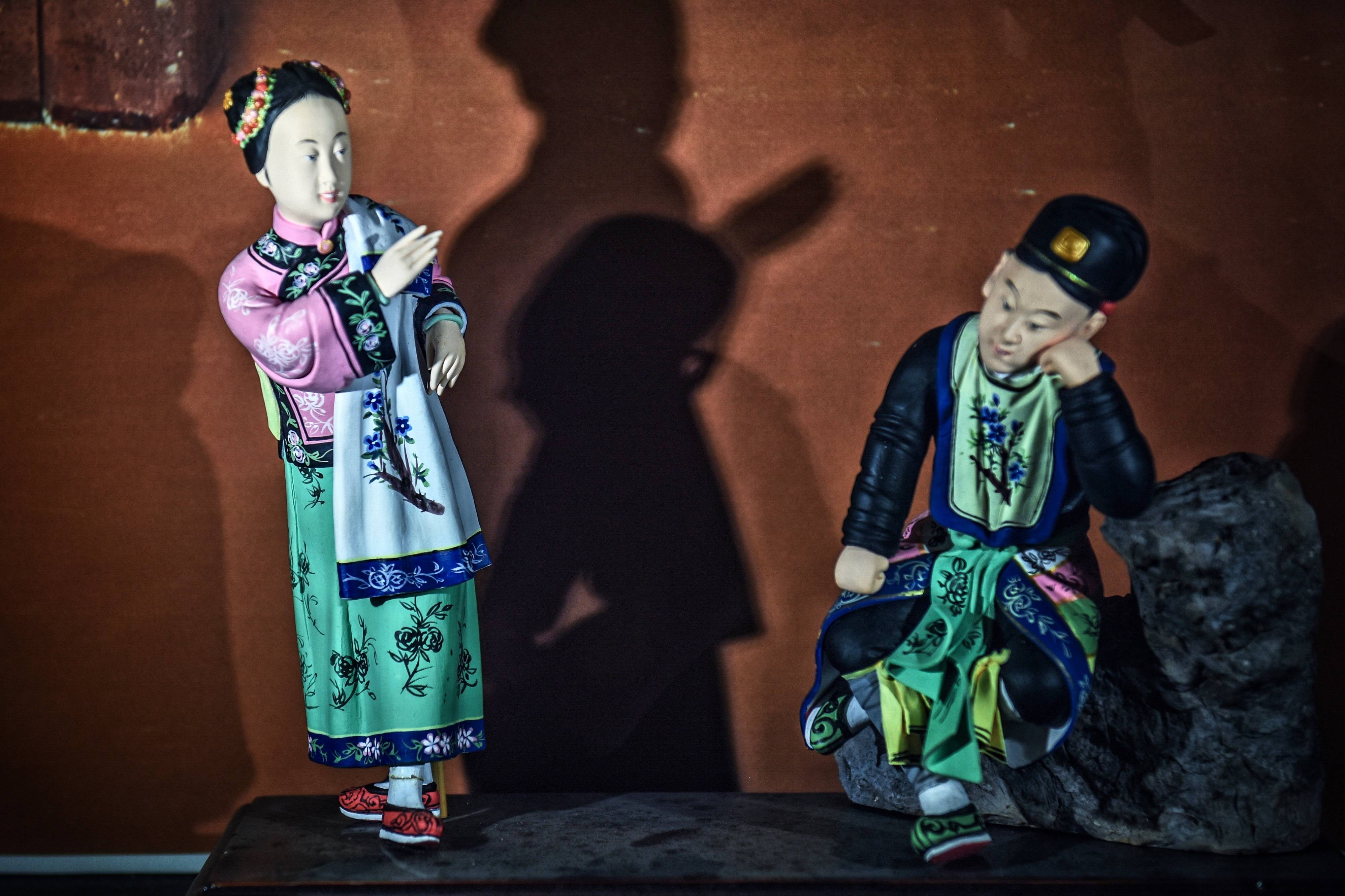 中国三大泥塑之广东大吴泥塑，自古不传女人和外姓，如今破了个例
