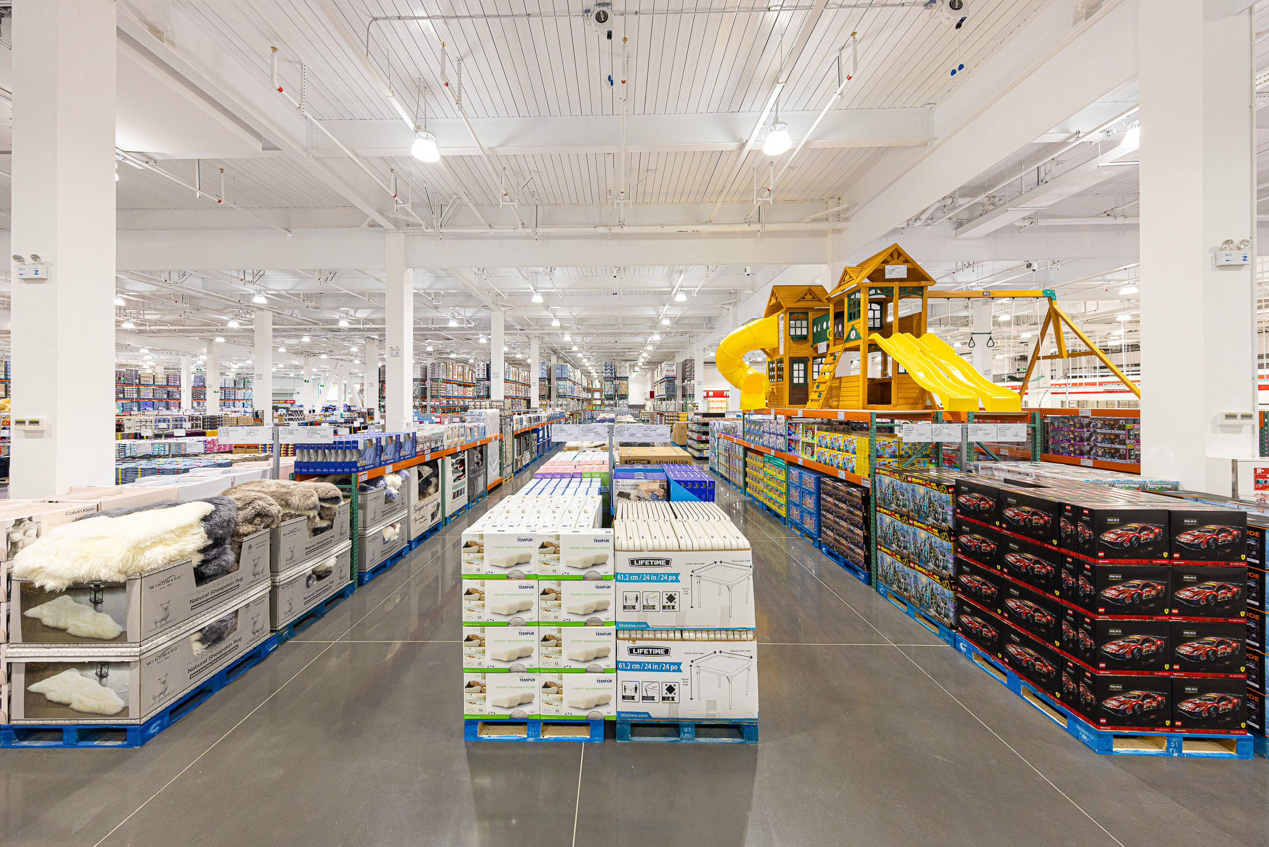 作为会员制仓储式卖场的创始者,costco开市客自1976年在美国成立至今