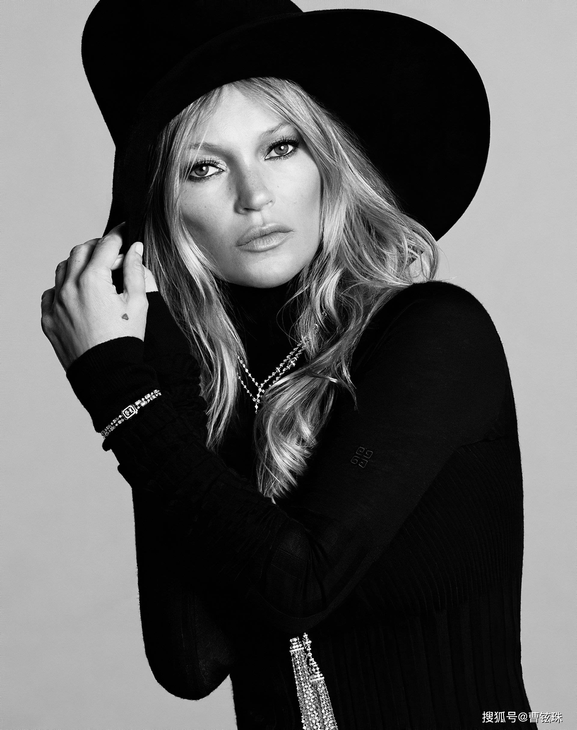 英国超模凯特·摩丝,俄罗斯版《vogue》封面摄影