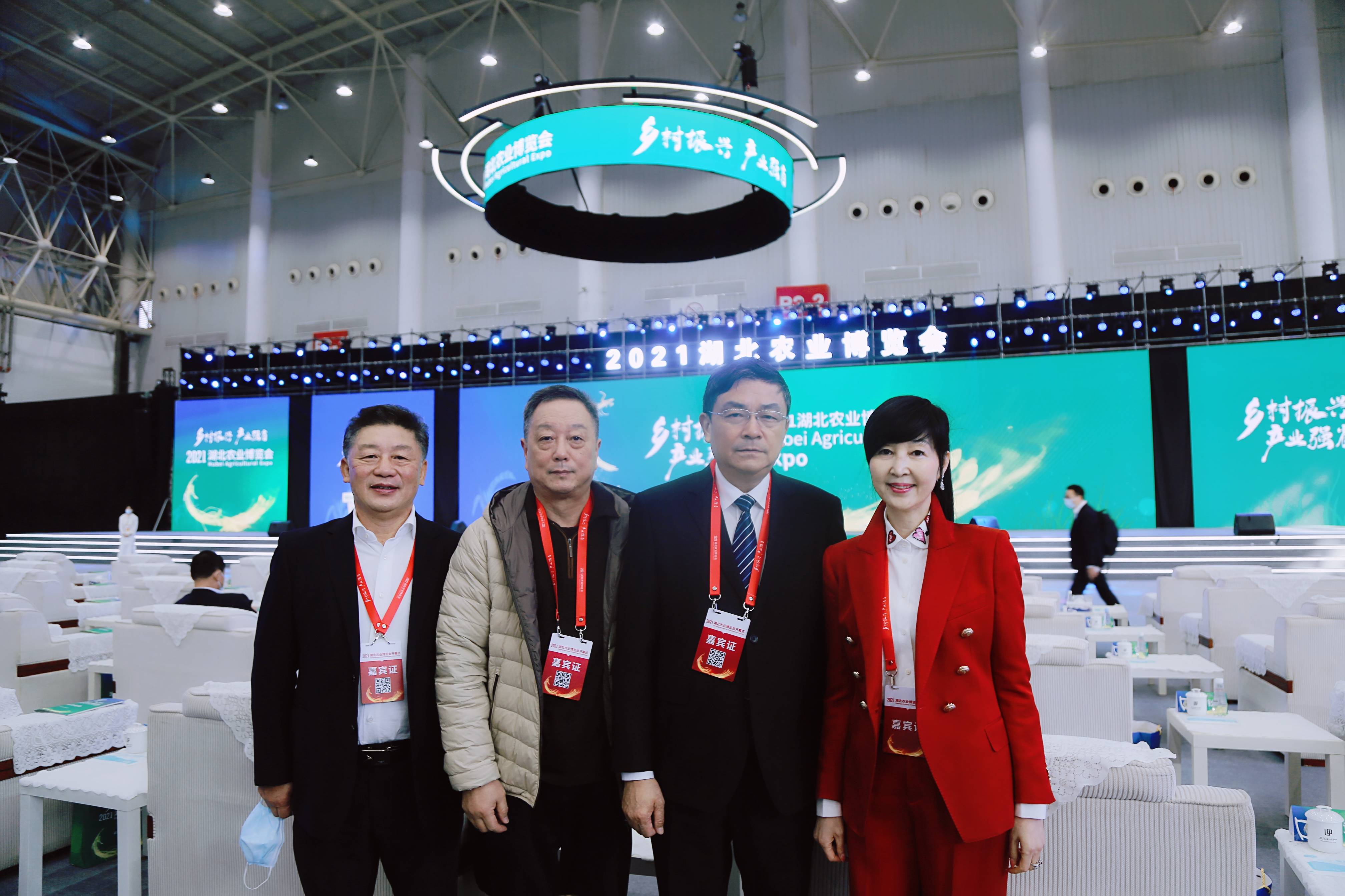 中国烹饪协会会长傅龙成,湖北省烹饪酒店行业协会会长孙桃香,中国烹饪