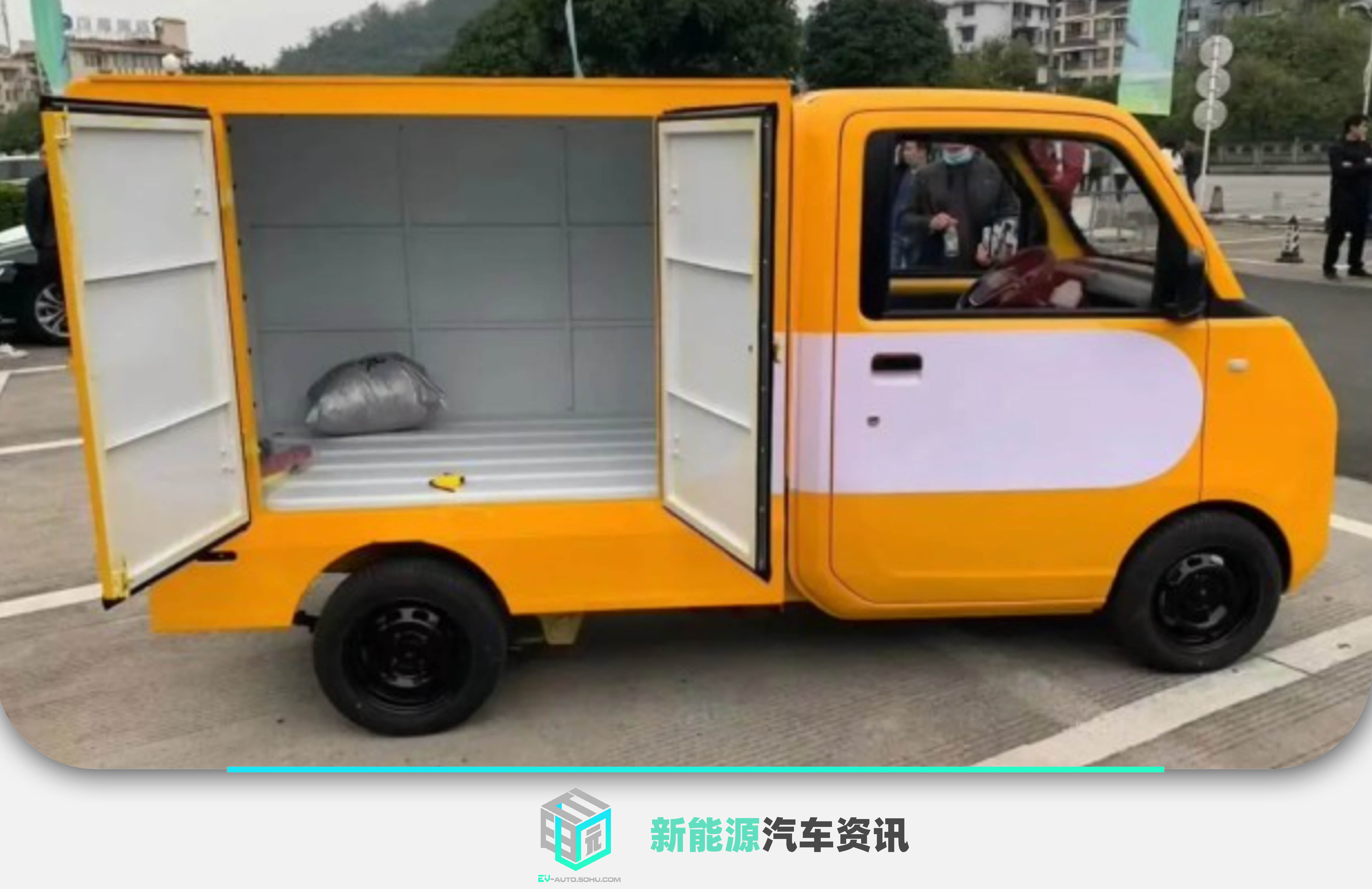 给快递小哥准备的五菱e10express电动车曝光