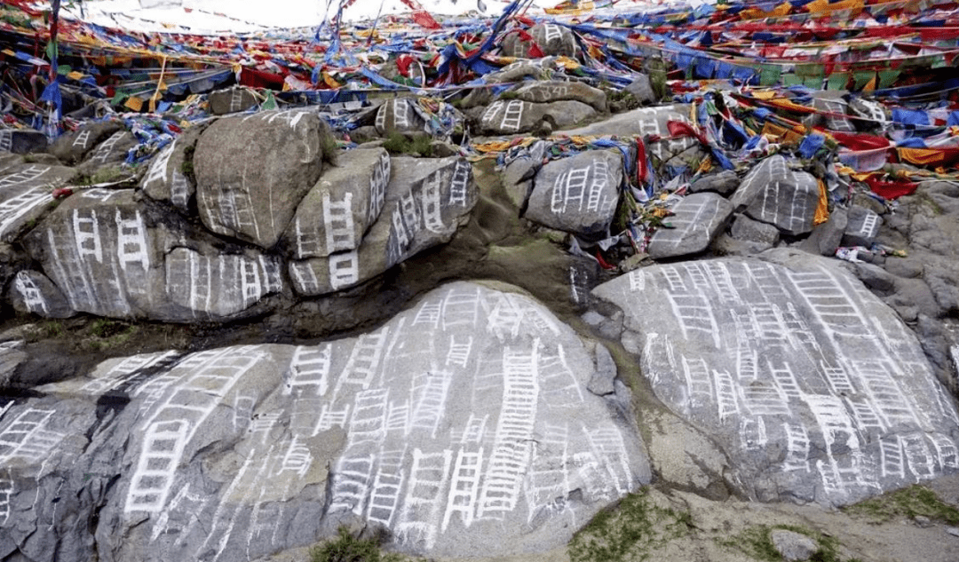 传说中能通往圣地的岩壁天梯