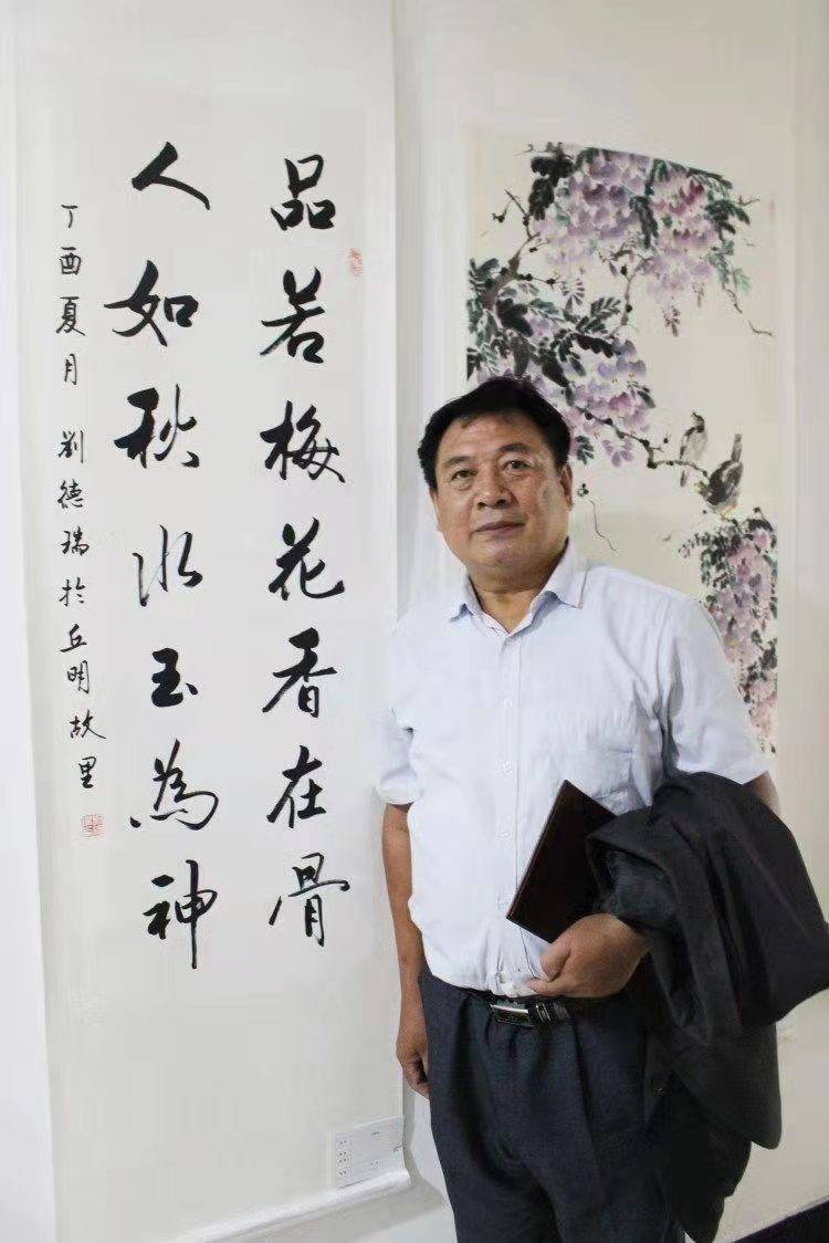 艺术简介刘德瑞,祖籍山东,大学文化, 2020年在肥城市农业局退休,现居