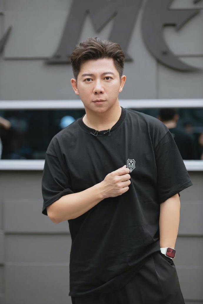 歌手胡海泉公司被强制执行超2千万成名后的胡海泉到底在做什么