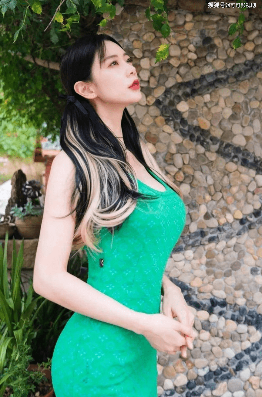 克拉拉_黄蜂_美女