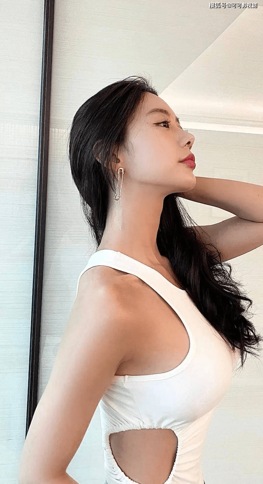 亚洲第一美女克拉拉大长腿黄蜂腰肤白貌美爱了爱了