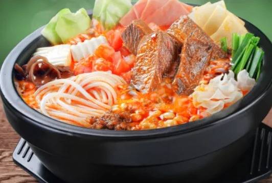 出圈|创业萤火简报|电竞椅迅速出圈；微博回港二次上市；加大中小微企业的支持力度