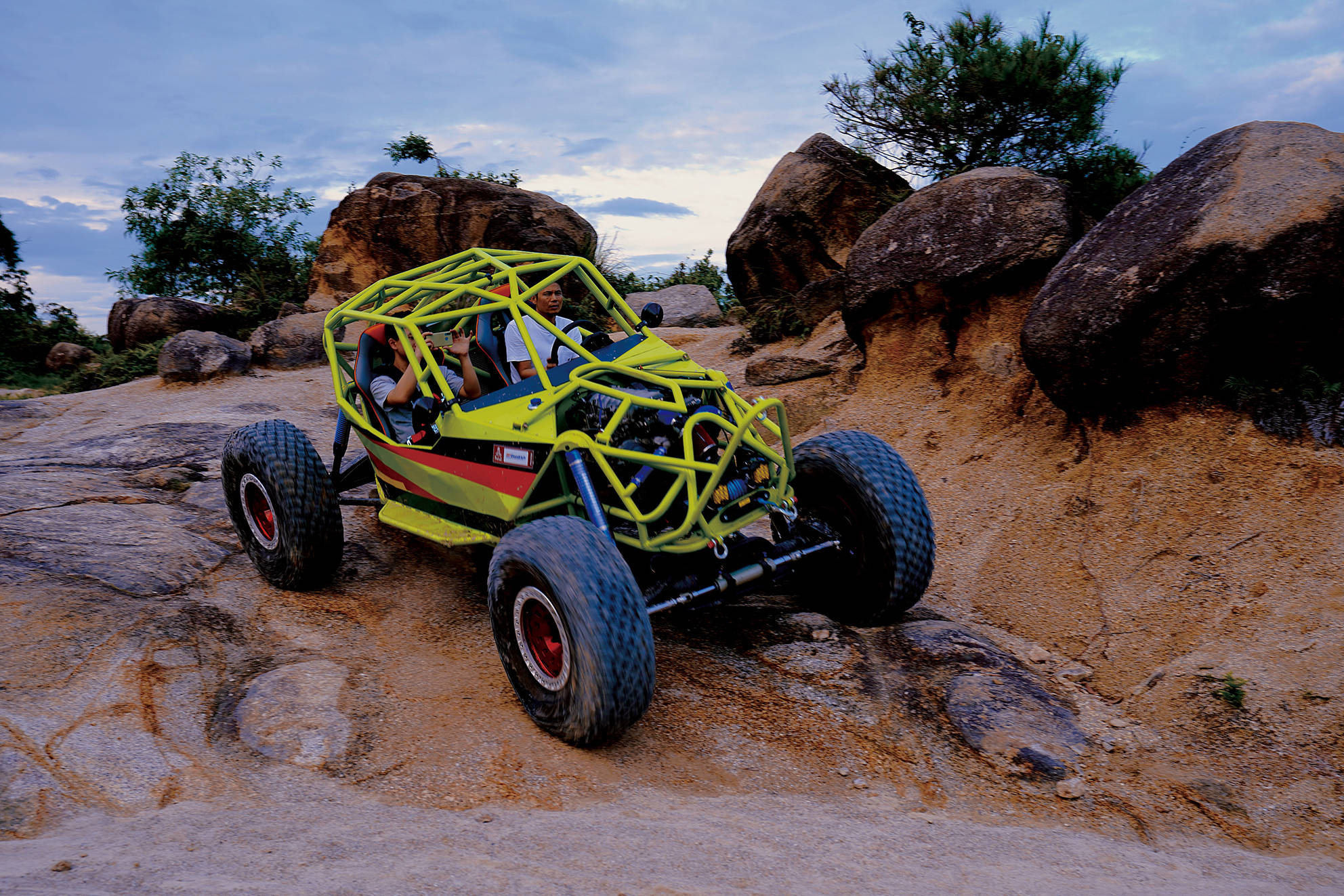 丛林越野 钢兽 钢管车一,一位有态度的越野改装师,将越野融入了血脉