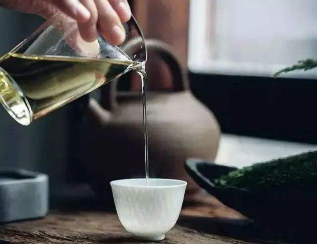 茶叶|茶汤“汤感”是什么？一分钟带你了解清楚！如何在茶中正确的品味汤感？