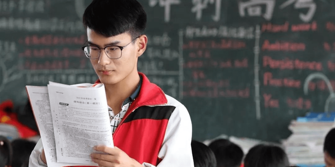 大学毕业五年收入排行_毕业生5年后年薪排行,前十名都很意外,选错专业的学生后悔不已(2)