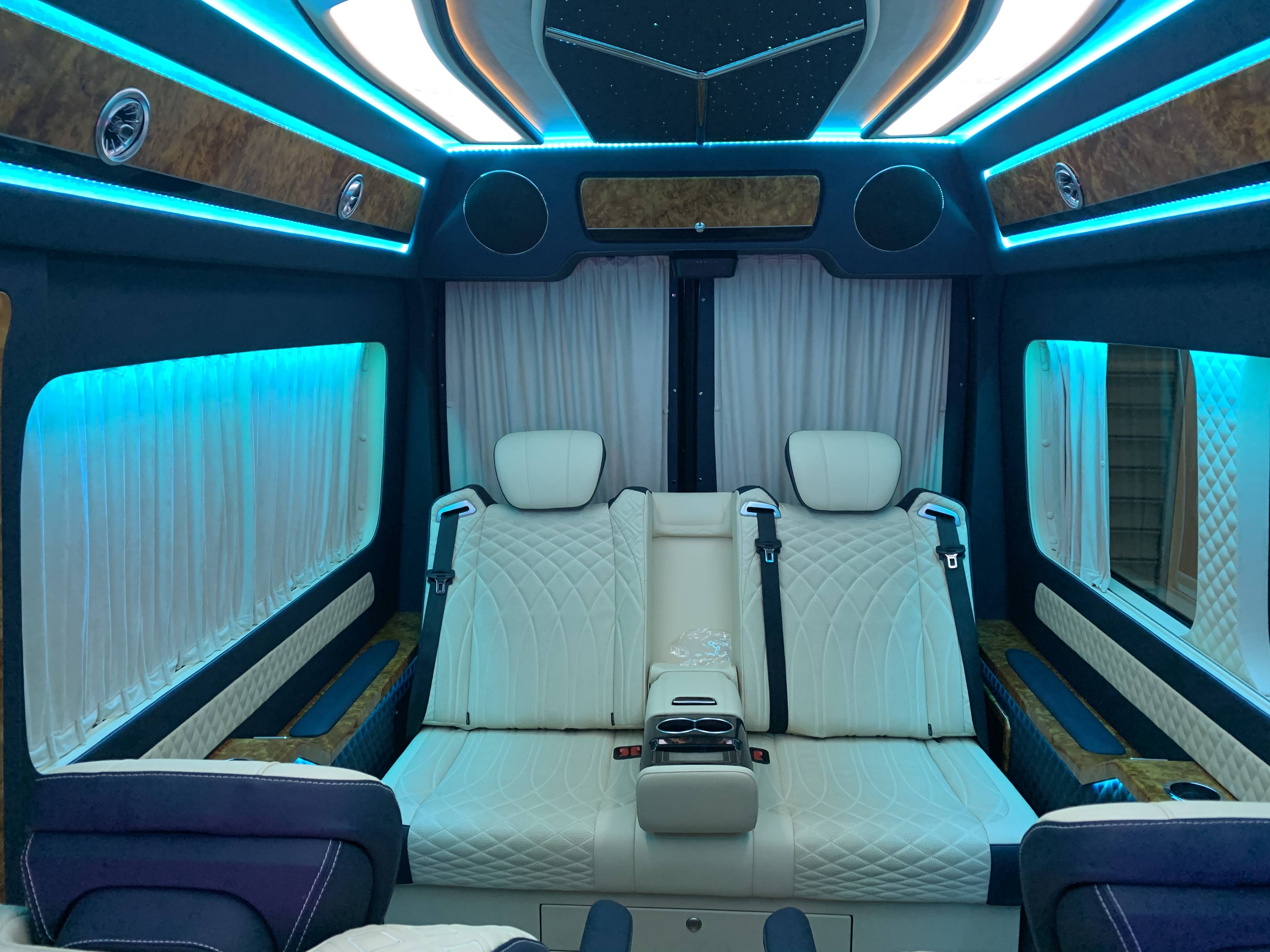 上汽大通v90商务车改装的天花板牛牛牛