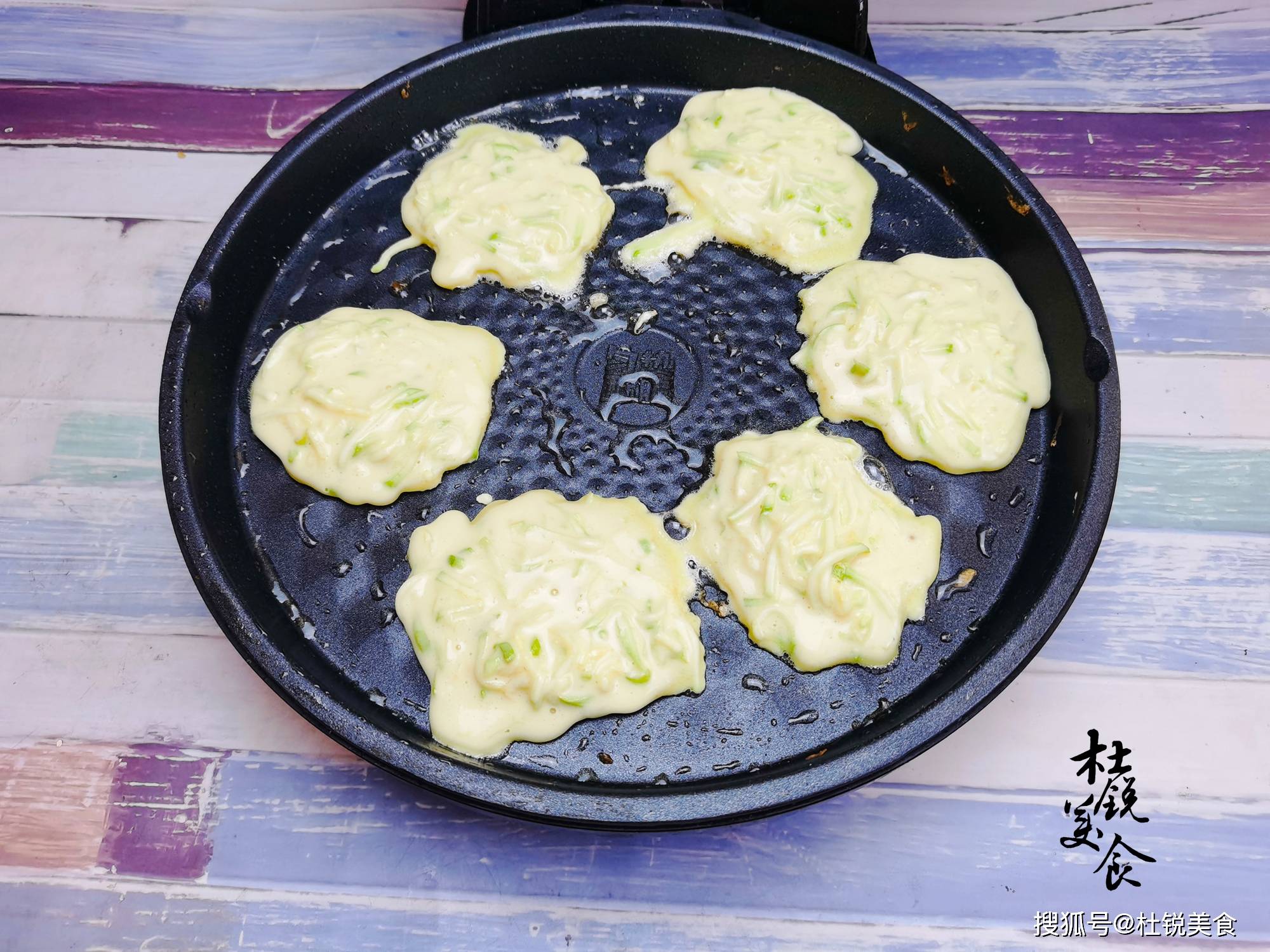 什么|早餐不知道做什么?手不沾面5分钟吃上鸡蛋小饼,家有老小要试试