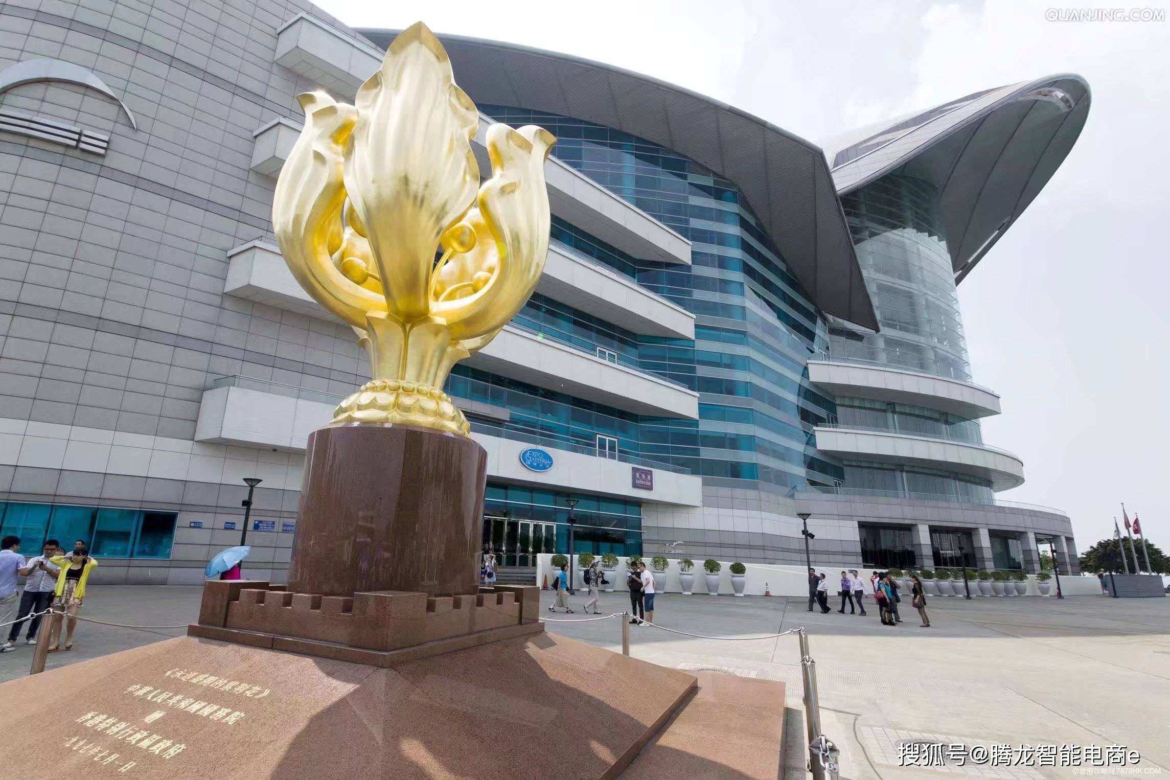 澳门特区政府庆祝回归祖国22周年升旗仪式在澳门金莲花广场举行