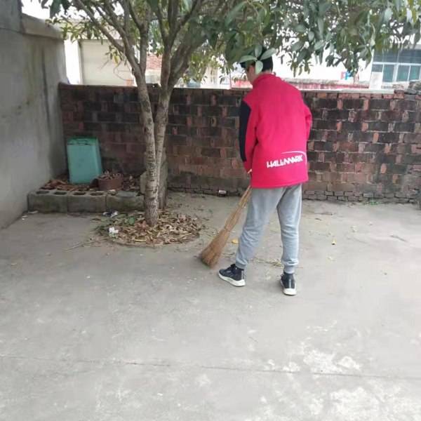 化民中学八3班学生奖励及劳动照片