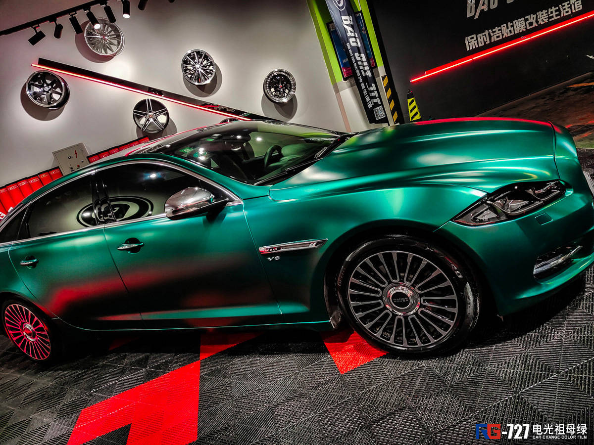 贴膜,小编今天给大家推出的是全网最新的捷豹xj车身改色膜电光祖母绿