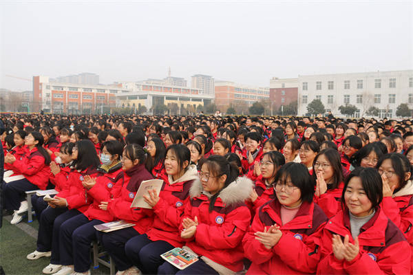 未来|点燃激情，决胜未来——菏泽市定陶区清华园学校举行 励志演讲会