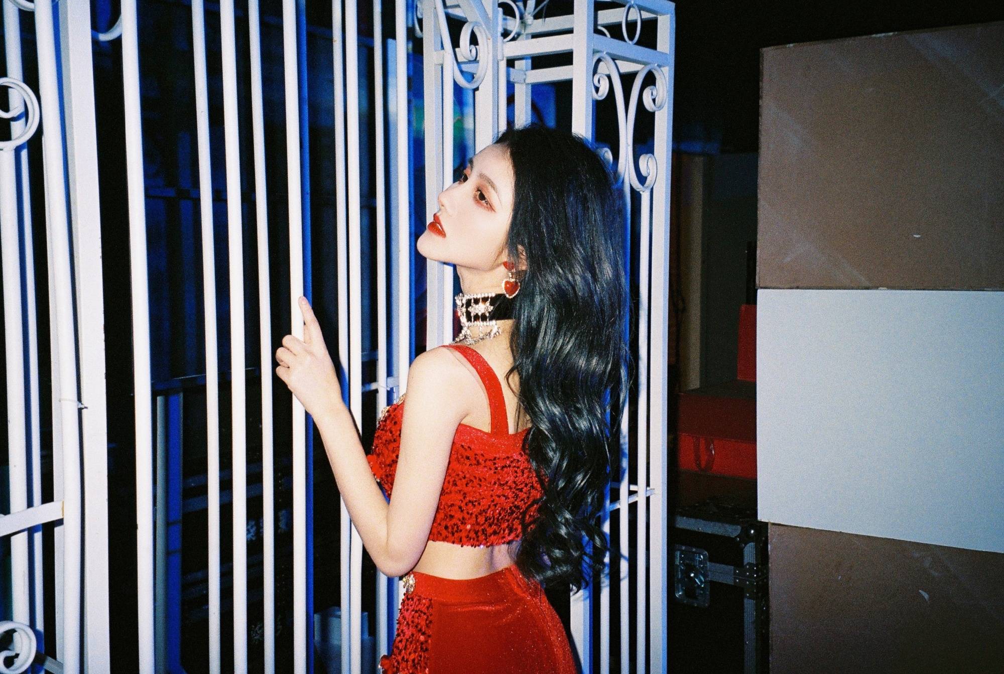 美女艺人gnz48刘倩倩迷人写真欣赏,好美啊-搜狐大视野-搜狐新闻