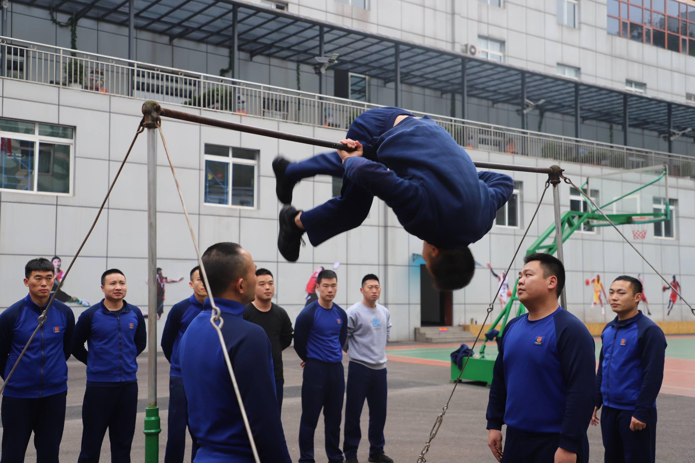 叙永县消防救援大队开展常态化体能训练