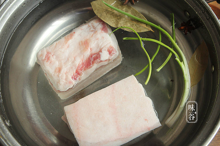 香芋扣肉|快过年了，不管有钱没钱，餐桌上少不了这道吉祥菜，来年红红火火