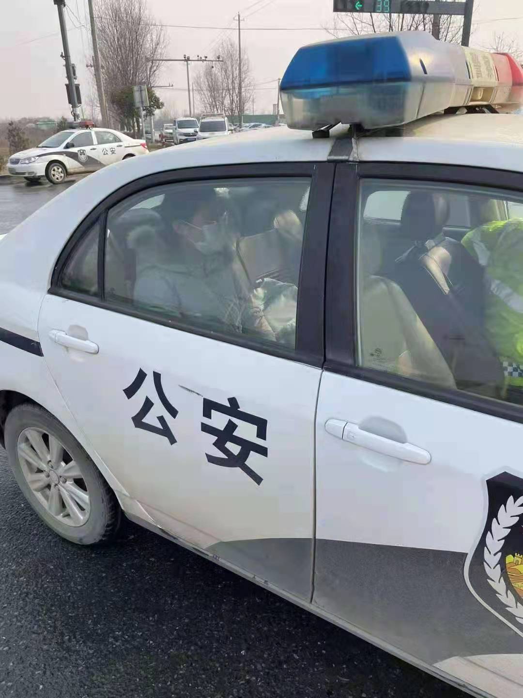 原创老人先打120再打110坐上警车后说出一番话警察听了叫苦不迭