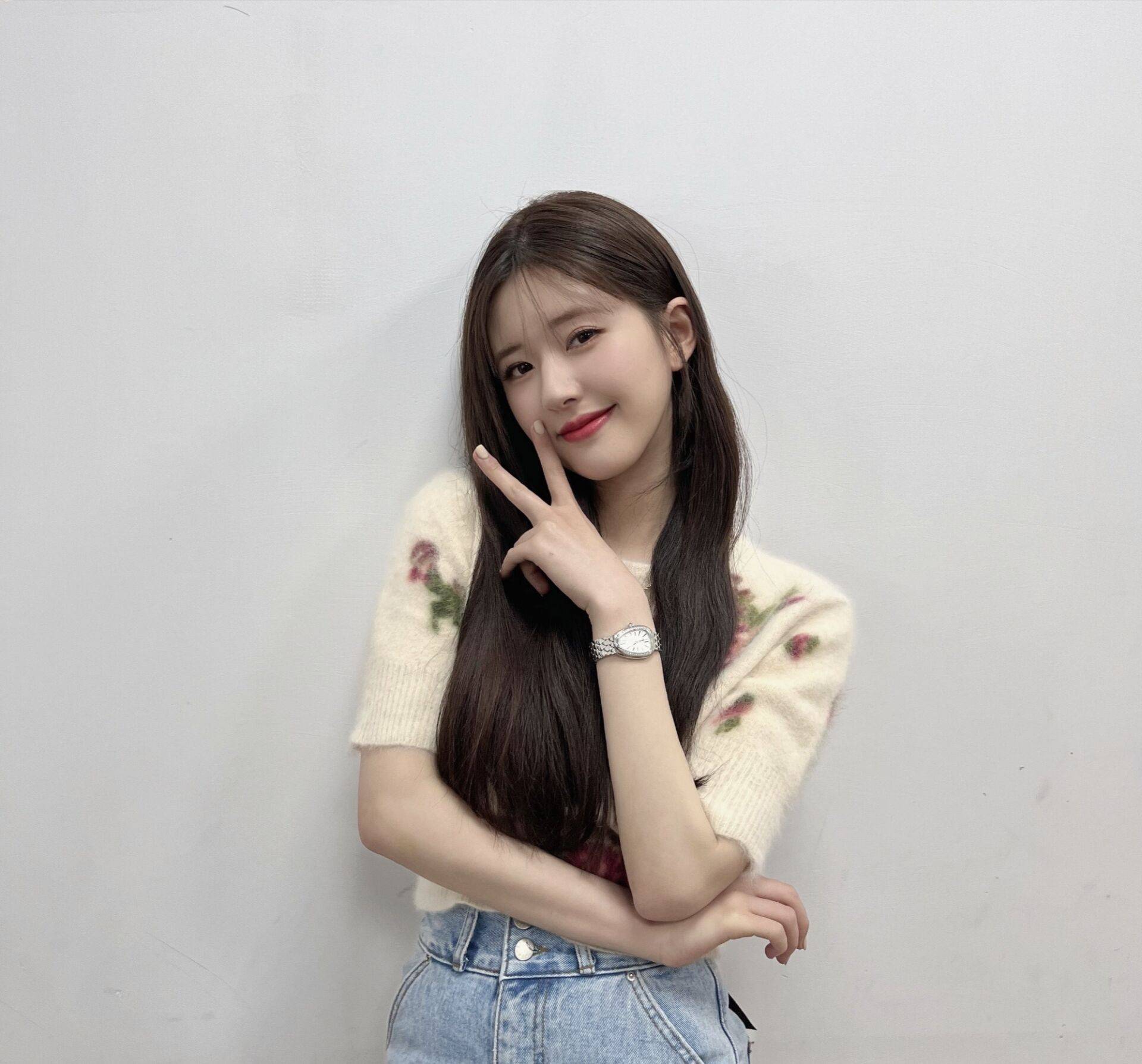 90后花旦赵露思写真清新甜美闭月羞花