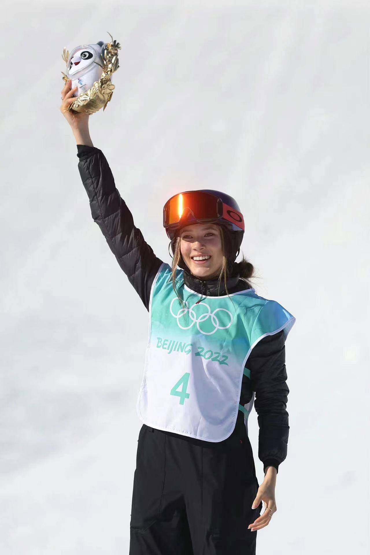 谷爱凌美甲图片