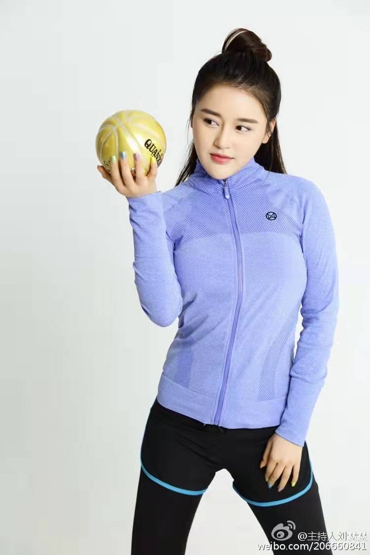 刘文文受邀主持"乐动冰城"2022新春音乐会_演出_女士_广播