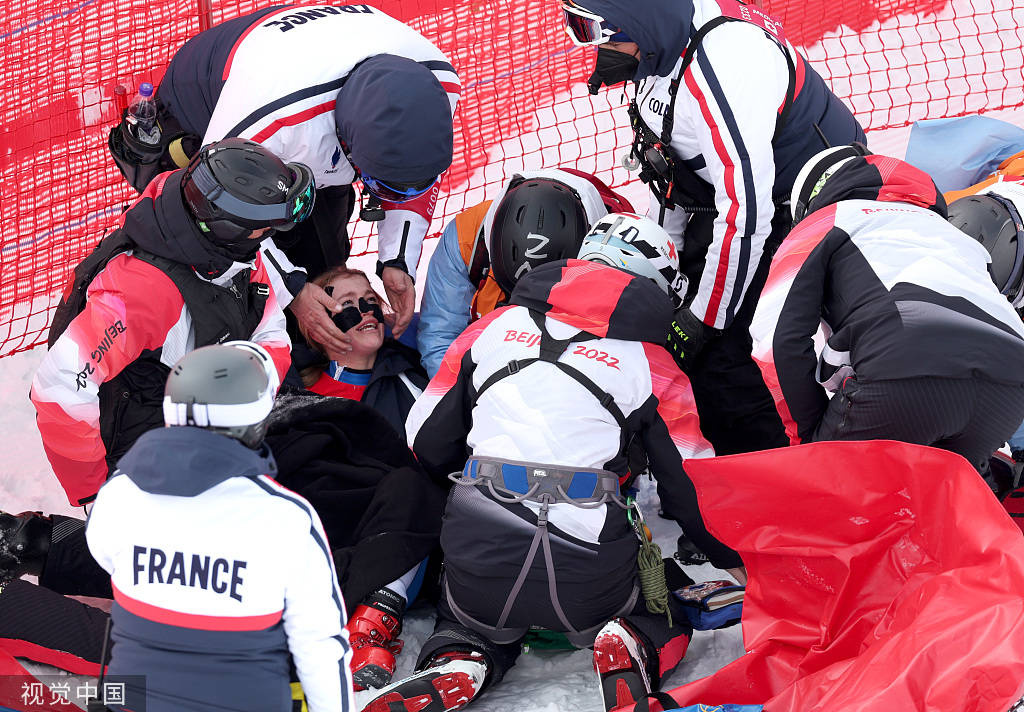 组图高山滑雪女子滑降法国选手卡米耶摔倒