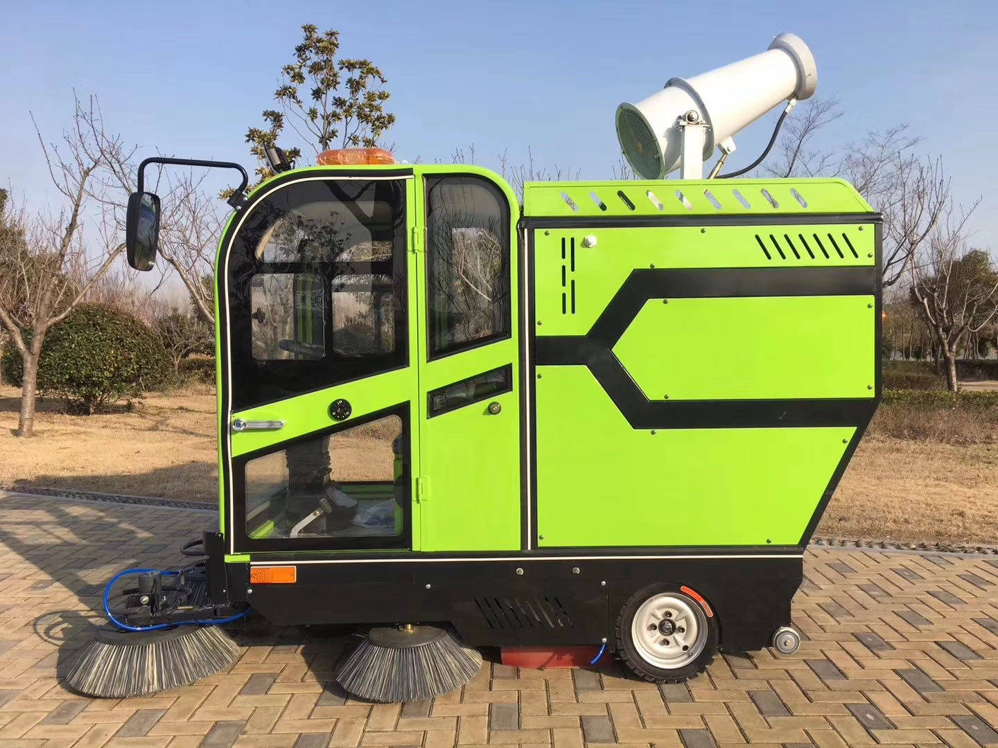 道路清扫车日扫一万平方以上路面清扫的小霸王