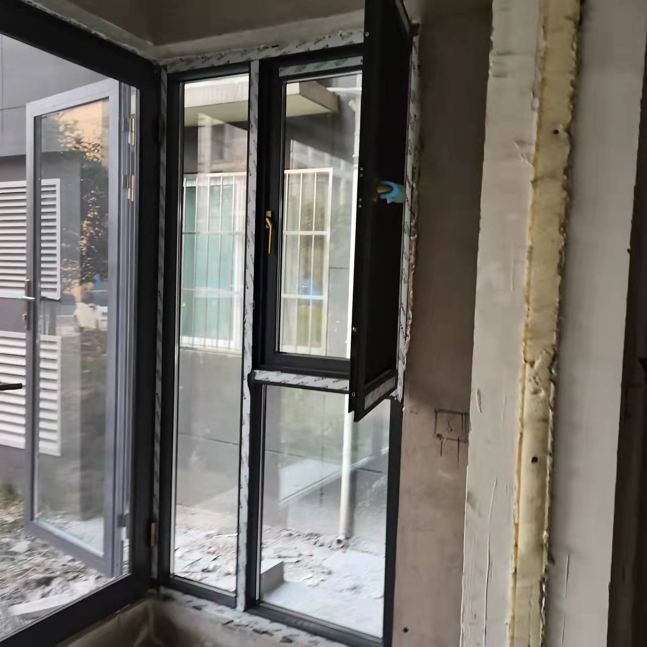 洛阳门窗改造为了这款大玻璃落地门窗把墙都拆了