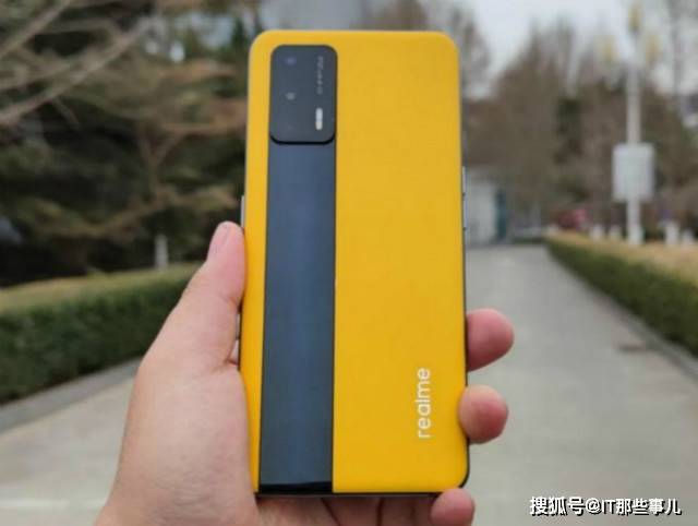 12G和65W快充 骁龙888旗舰仅2099元 比Redmi K40还狠的旗舰