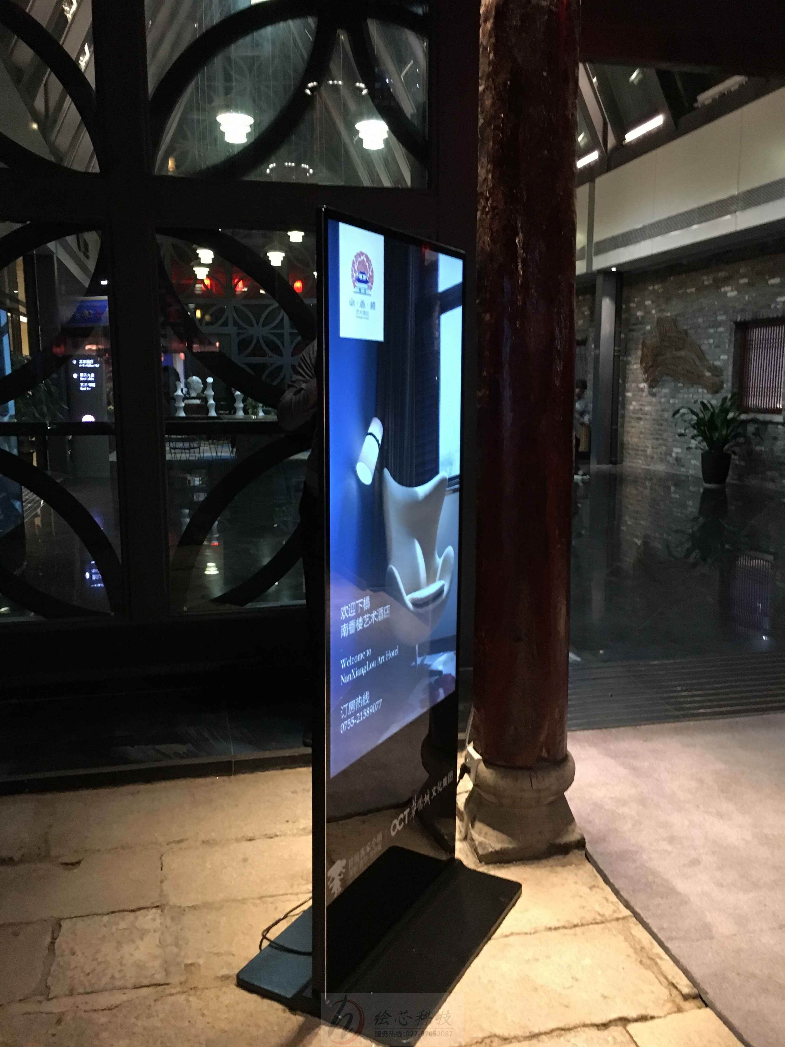 容盛兴达rsxd立式液晶广告机应用在机场的优势