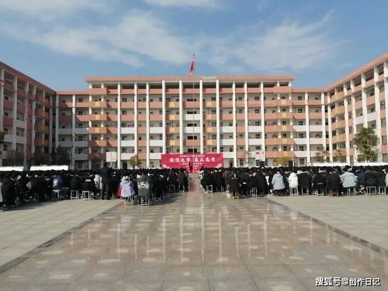 杨丰瑞老师是原李阳疯狂英语全国教学总监,全国著名感恩励志演说家