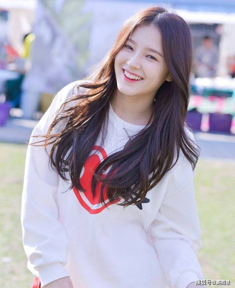 皮肤白皙漂亮婴儿肥美女_美女_皮肤_漂亮