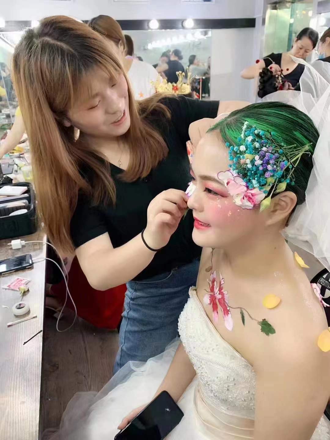 职业艺兴职业技术培训学校分享化妆师的工作职责有哪些?主要做什么?