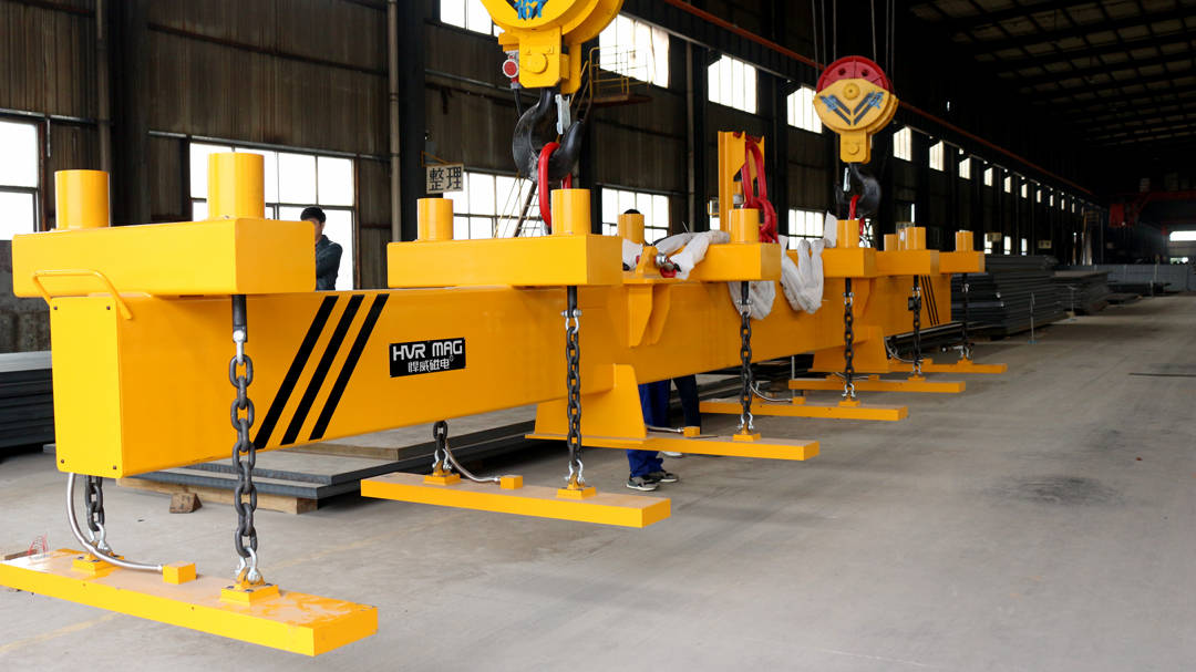 中厚钢板如何吊装用电永磁吊具轻松搬运100mm厚20吨重的钢板