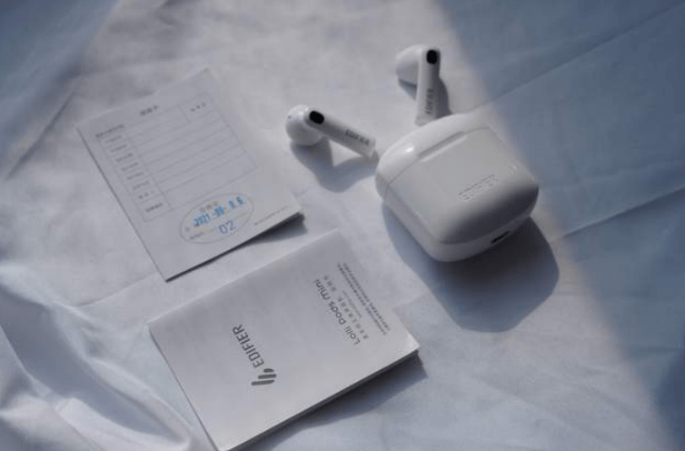 南卡和漫步者半入耳蓝牙耳机哪款好?2022高颜值蓝牙耳机推荐