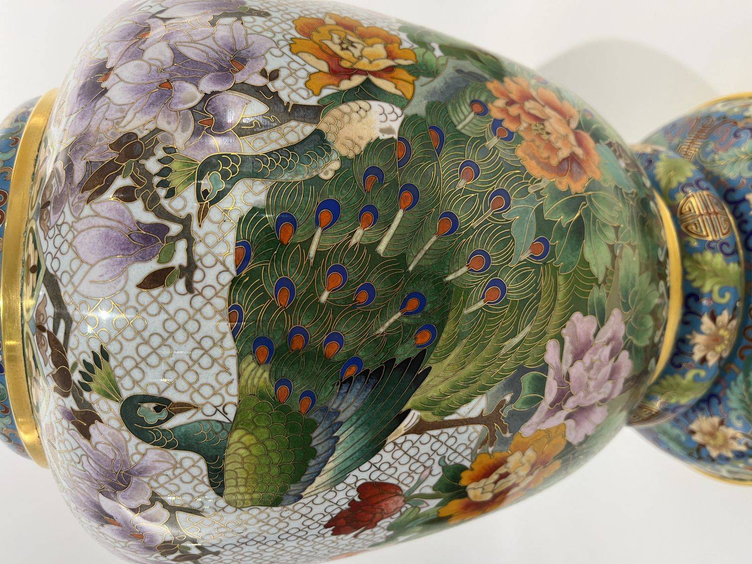 盛世欢歌景泰蓝赏瓶赏析