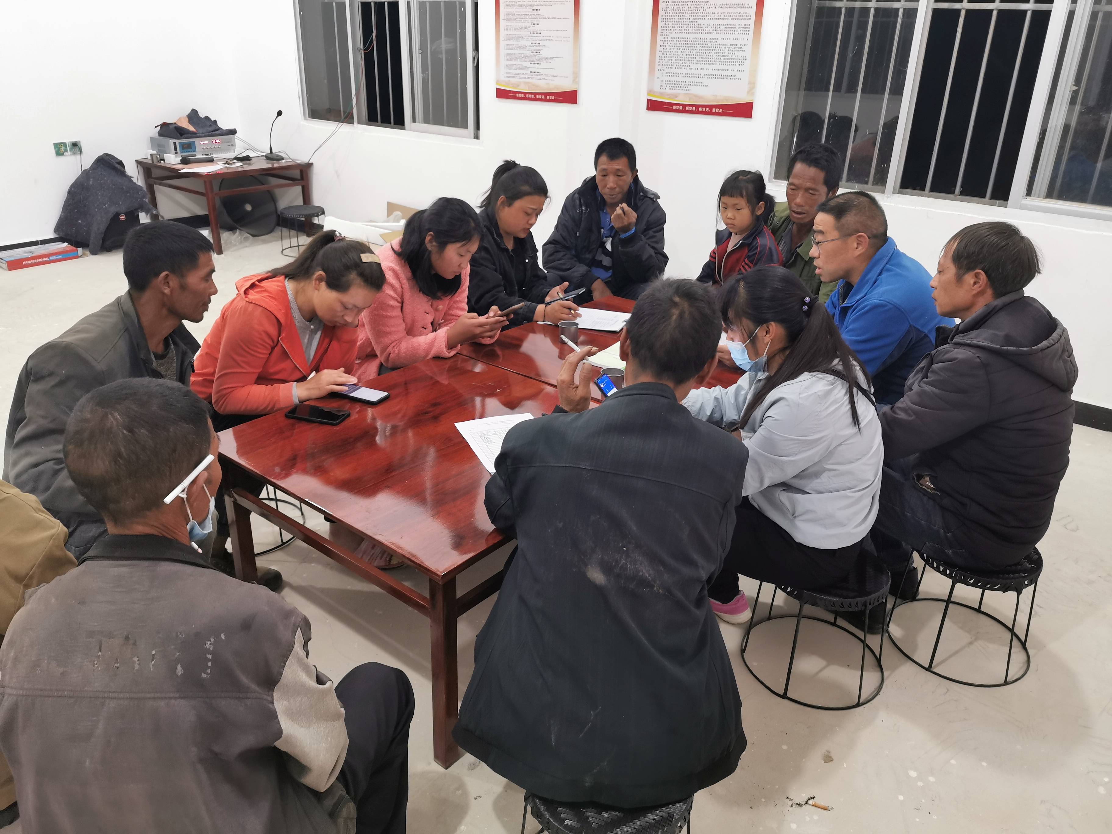 中国联通保山市分公司驻村第一书记宣讲中央一号文件精神助力乡村振兴