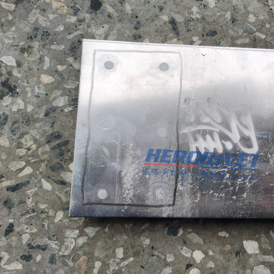 用过都说好的交通标志牌铆钉机价格便宜铆接质量优秀