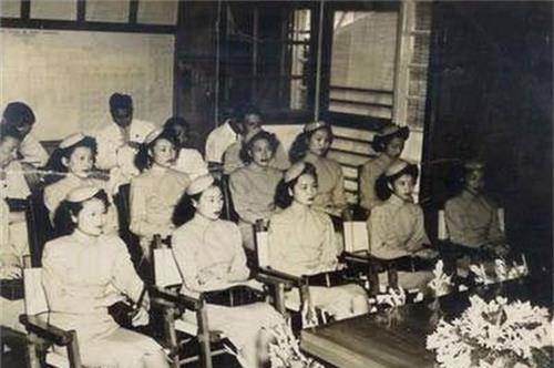 柏森 民国第一批空姐老照片：个个颜值出众，当年的审美比现在好？